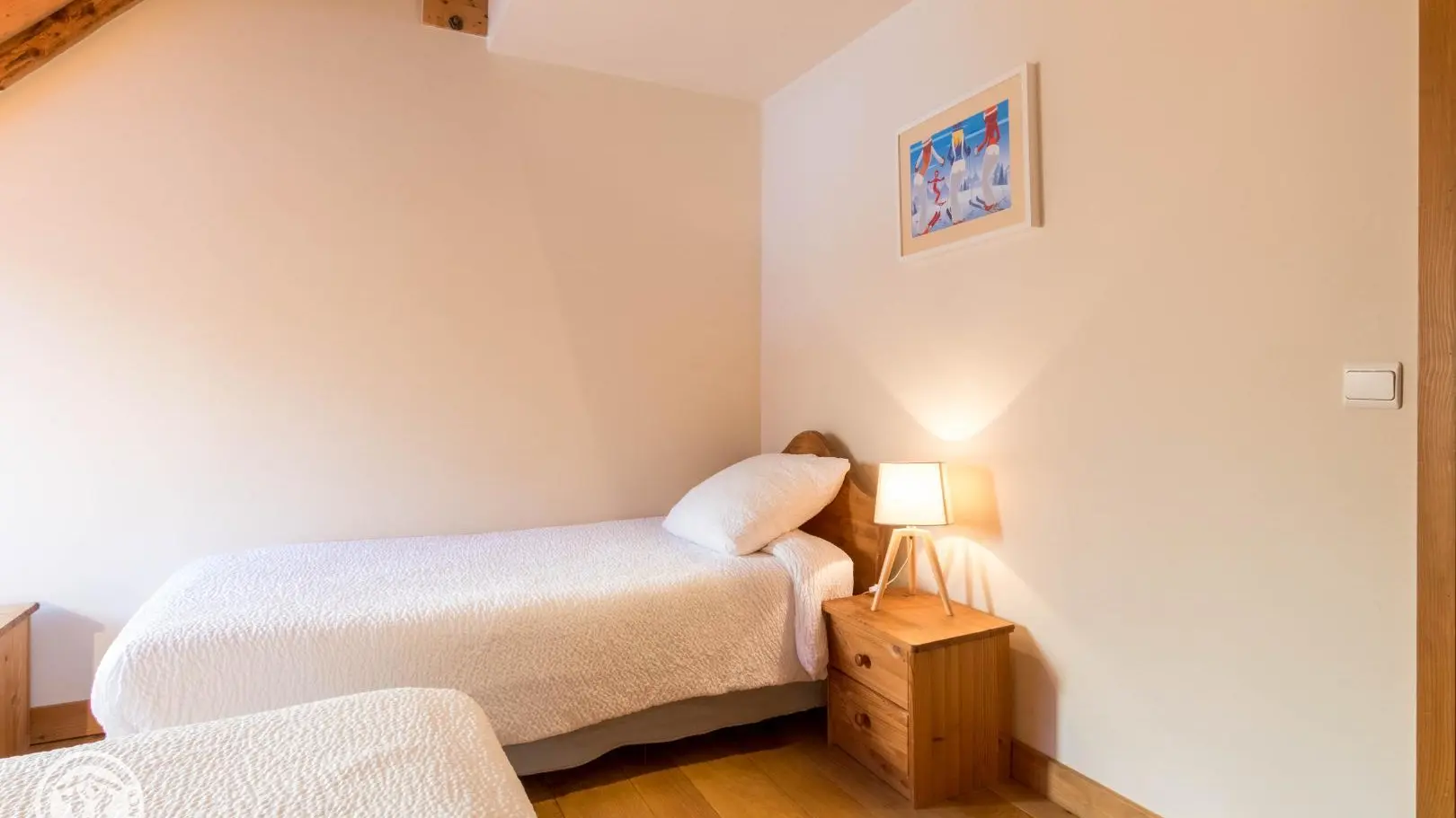 Chambre mansardée étage : 3 lits 90x190cm