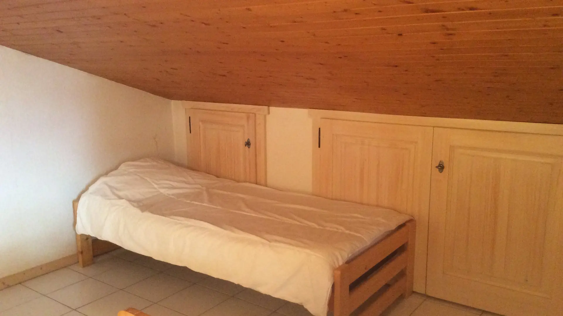 Chambre avec lit simple/Bedroom with a single bed-Beaulieu-Le Grand-Bornand