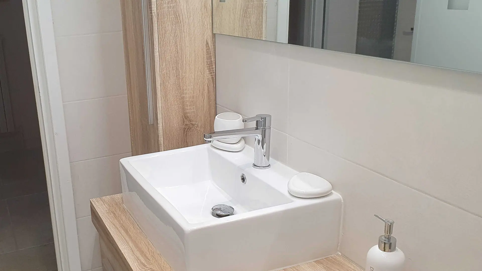 Gîte Les Hirondelles-Le lavabo-Roquebillière-Gîtes de France des Alpes-Maritimes