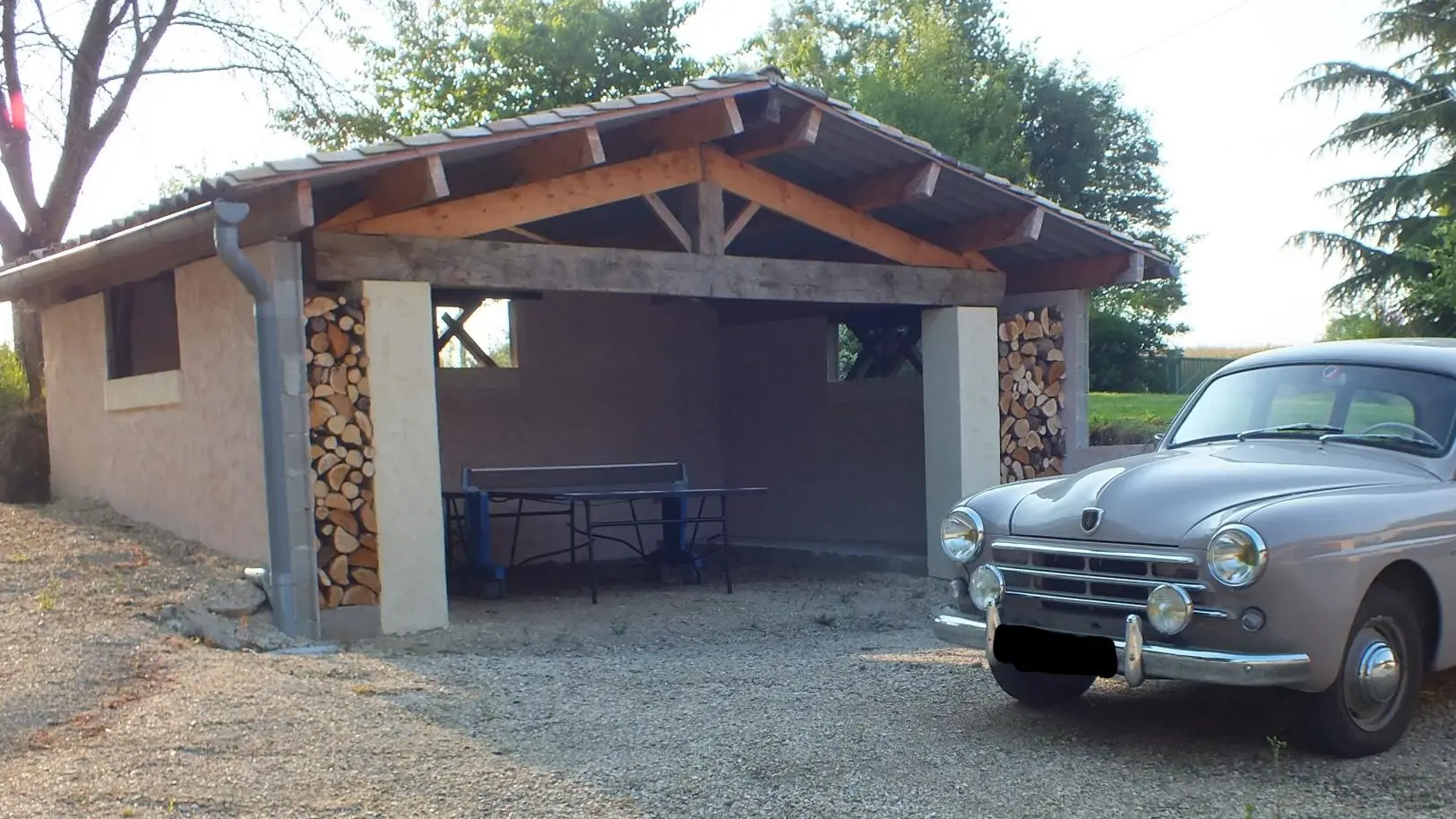 Espace garage, table de ping-pong