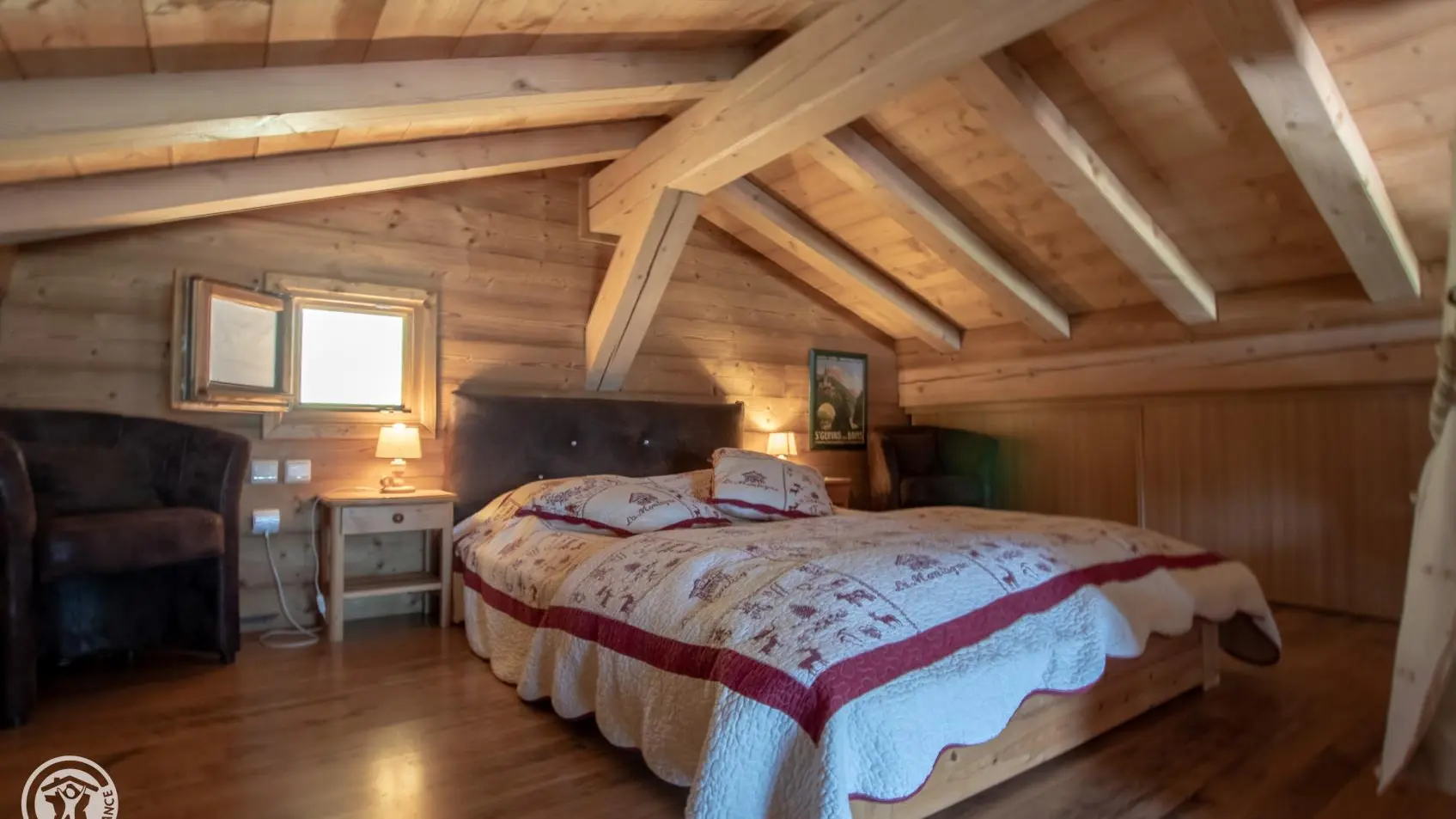 Mezzanine basse. 1,75m au plus haut et 1.33m au plus bas.