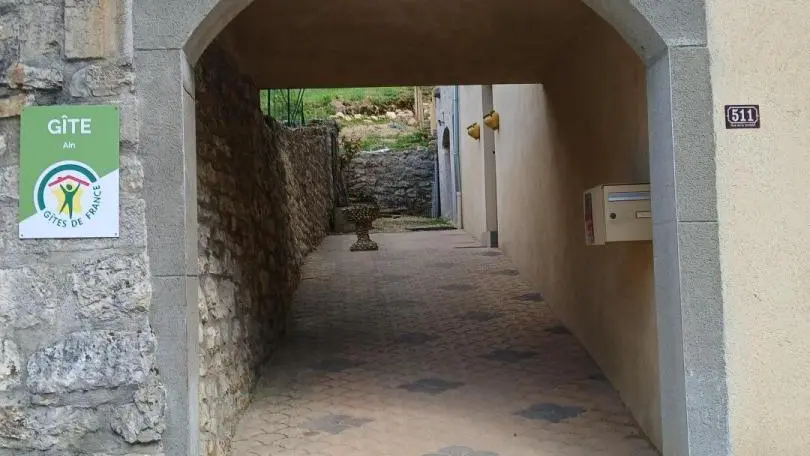 Porche pour accéder au gite