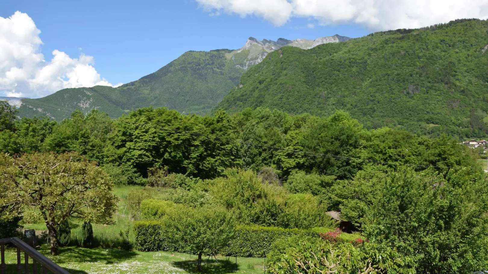 Vue de la terrasse vers la Tournette