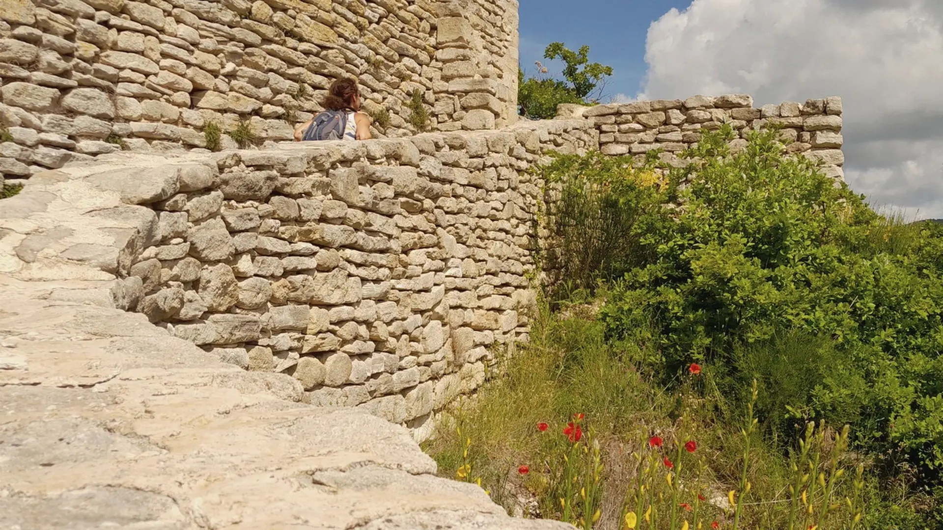 Arrivée au site castral de Saint-Pierre