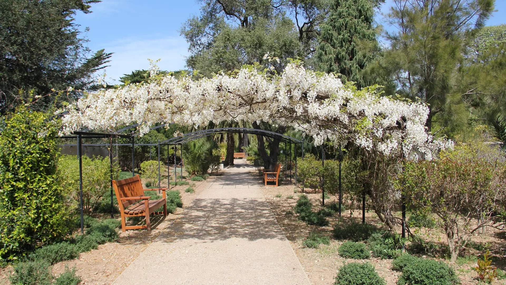 Jardin Emmanuel Lopez au mois d'avril