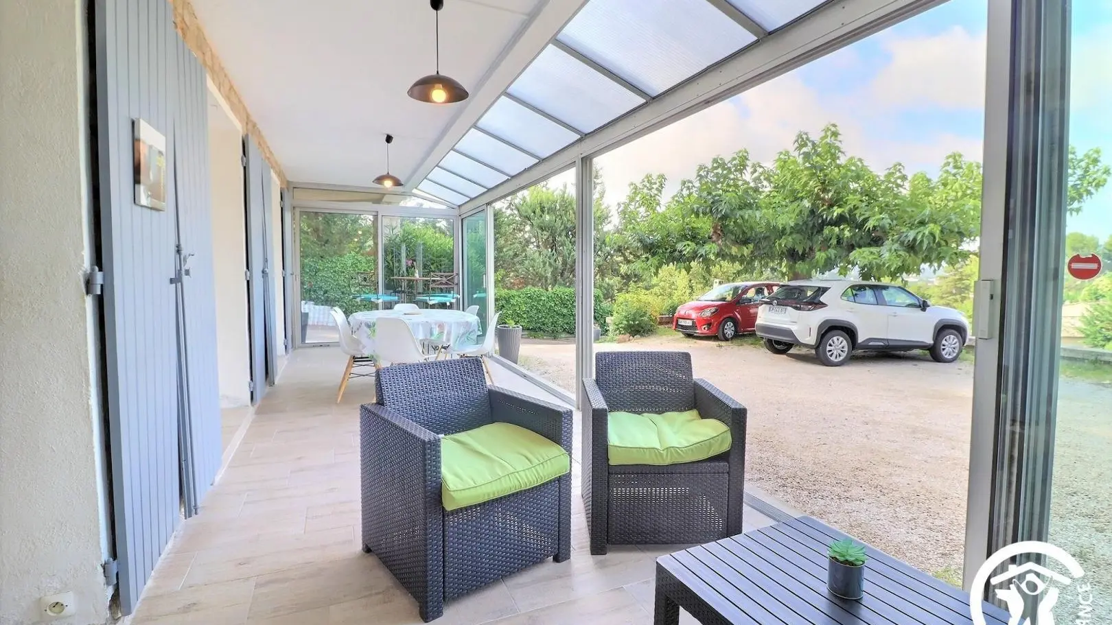 Coté salon de la véranda