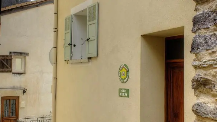 Gîte L'Armourier 2-Entrée du gîte-Saint-Sauveur-sur-Tinée-Gîtes de France des Alpes-Maritimes