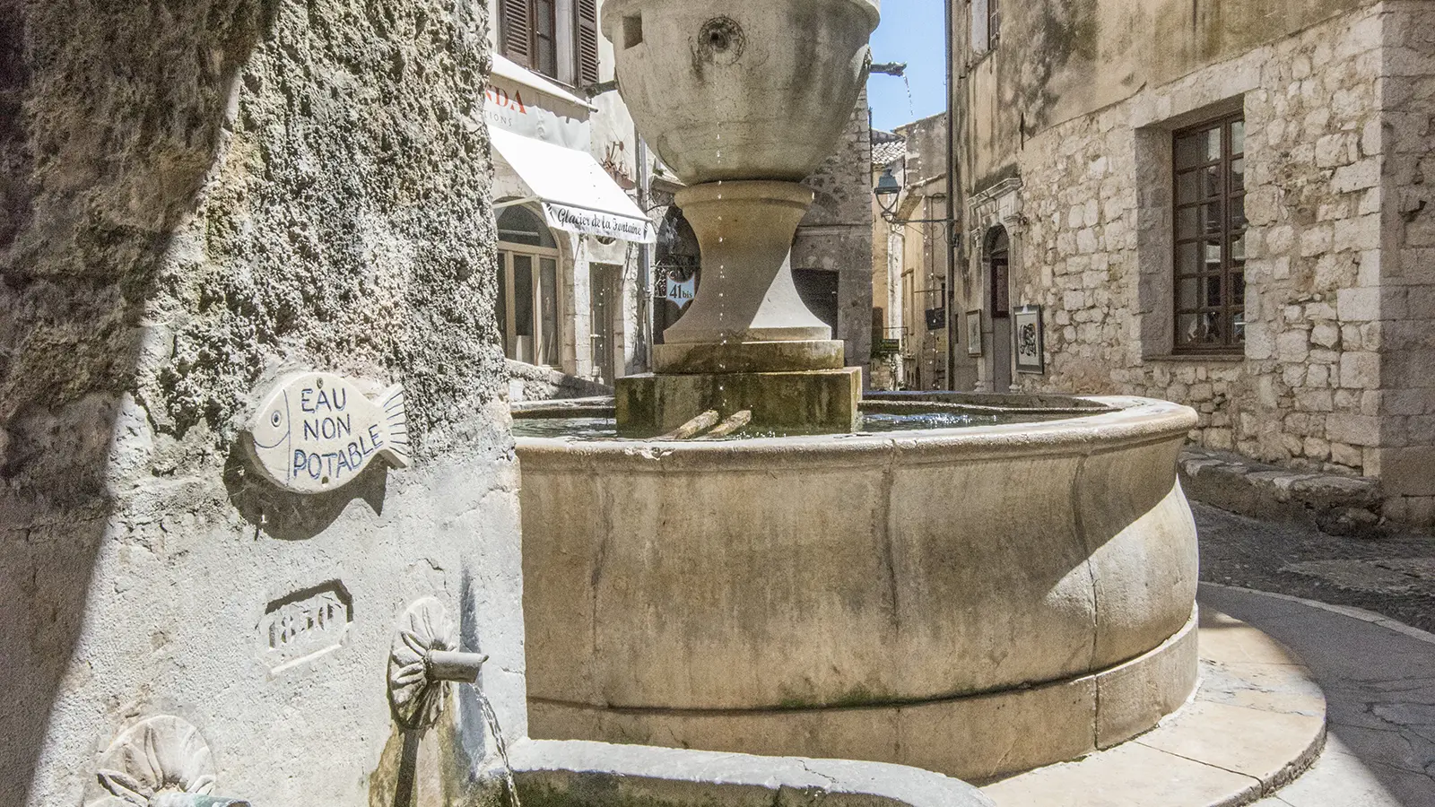 La Grande Fontaine au coeur de la rue Grande