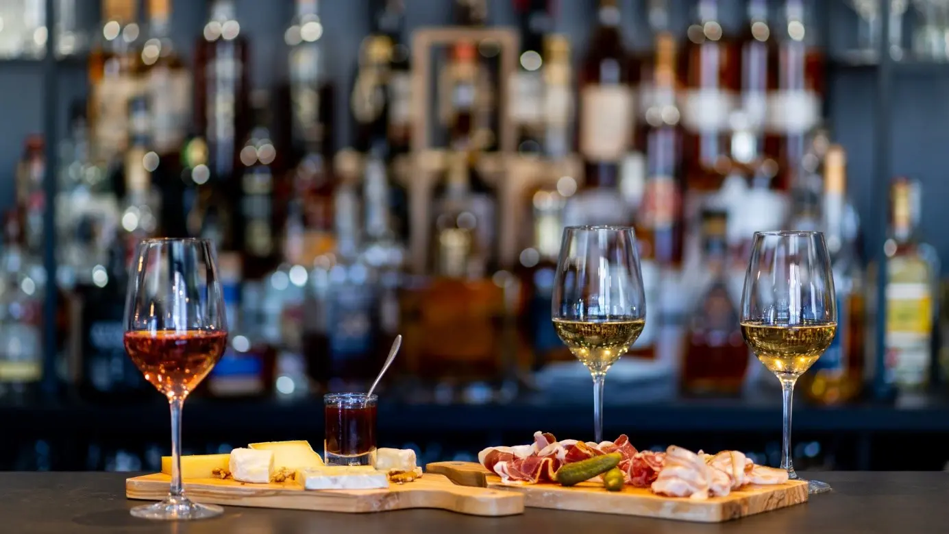 Verres des vins et Tapas