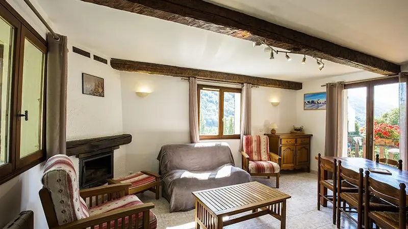 Gîte Les Cytises-Séjour/Coin repas-Saint-Étienne-de-Tinée-Gîtes de France des Alpes-Maritimes