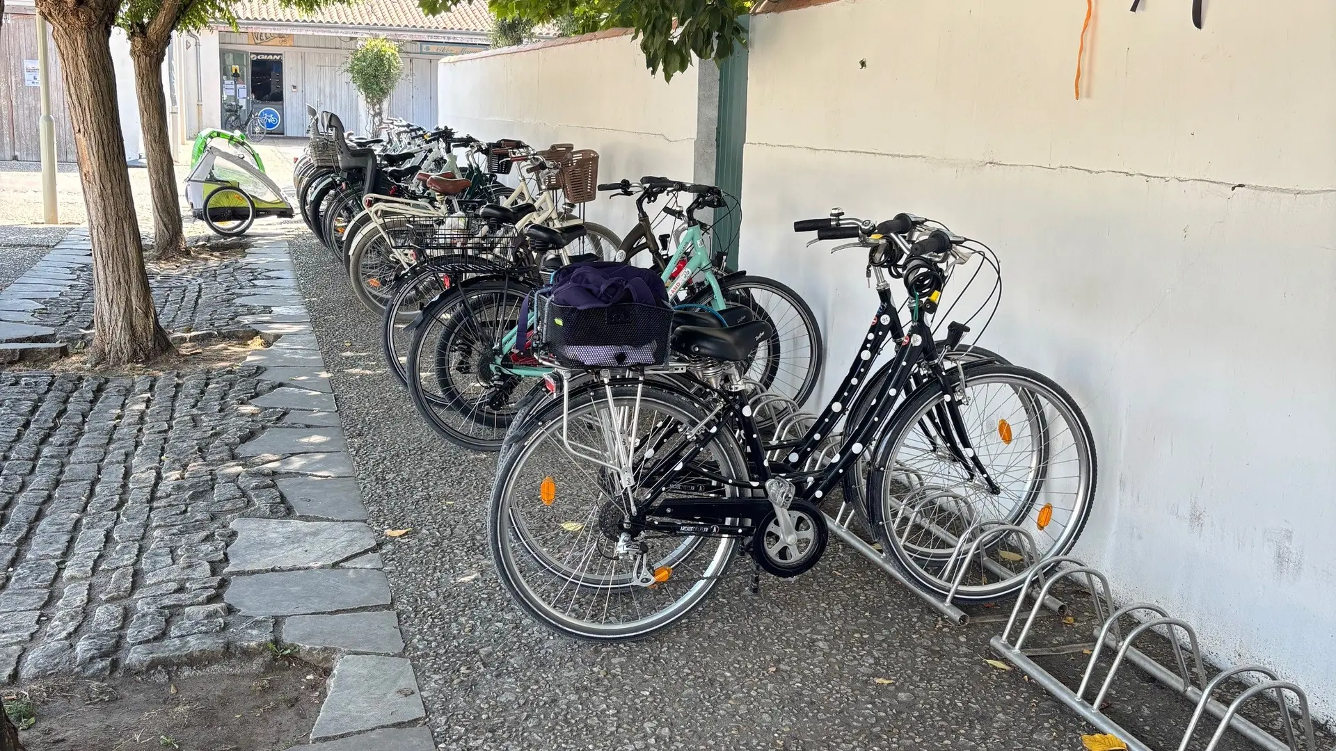Parking vélo - Place du marché_Loix