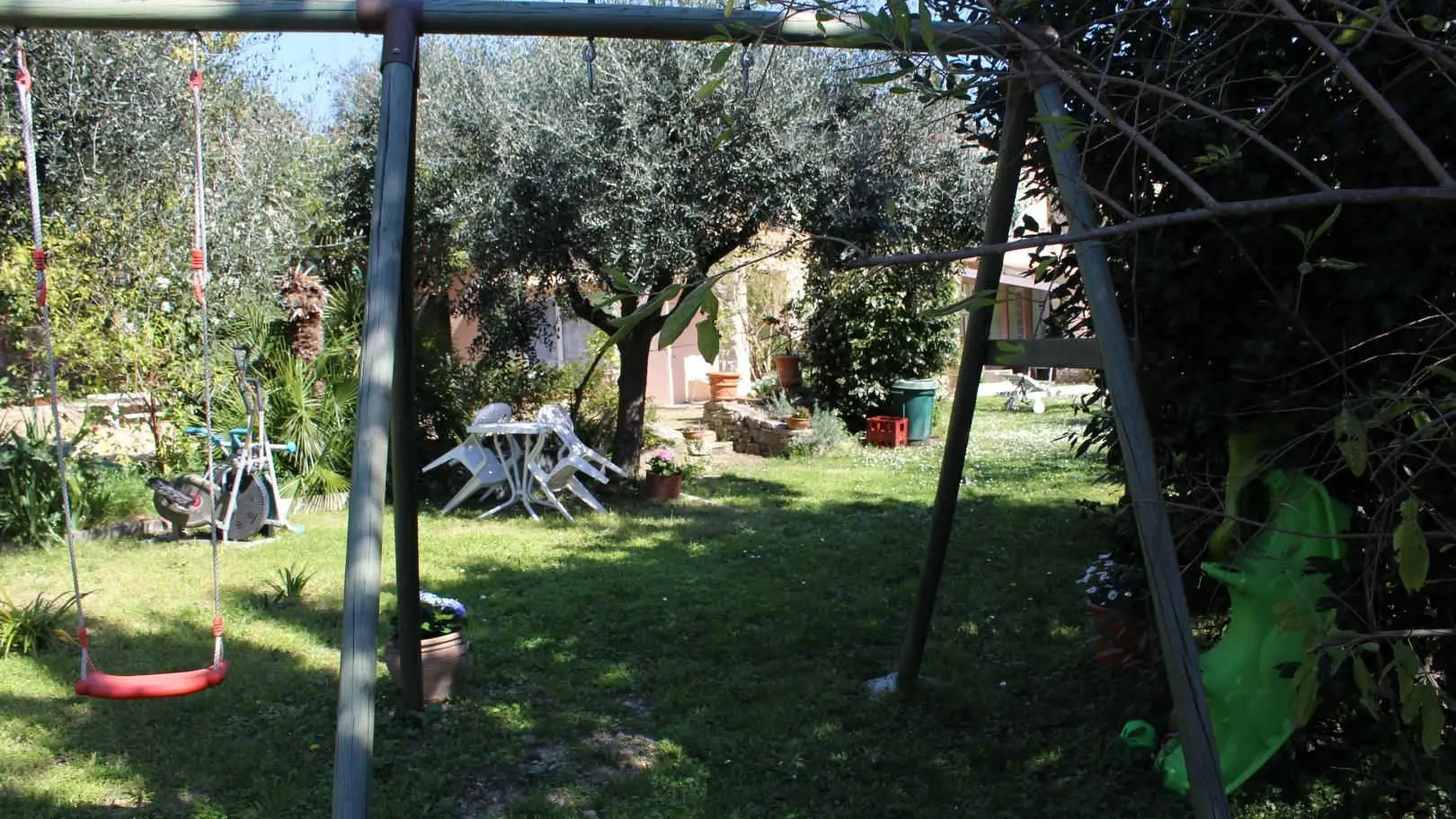 Gîte La source-Terrain-Vallauris Golfe Juan-Gîtes de France Alpes-Maritimes.