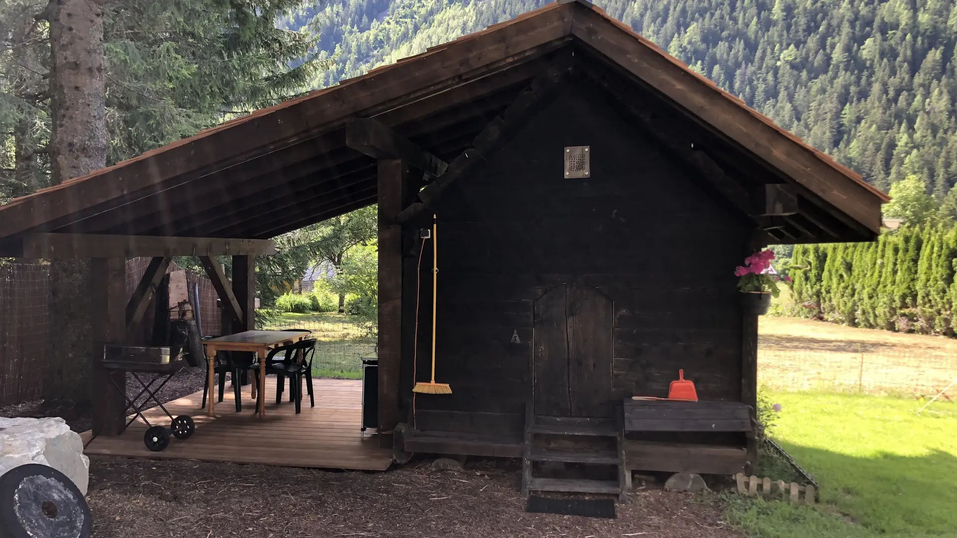 Avec terrasse ombragée