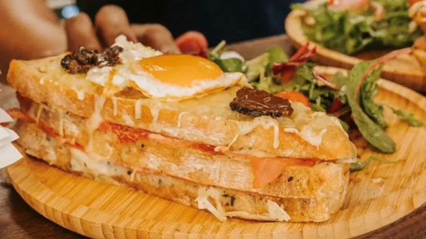 Un croque-monsieur à la Brasserie Longchamp