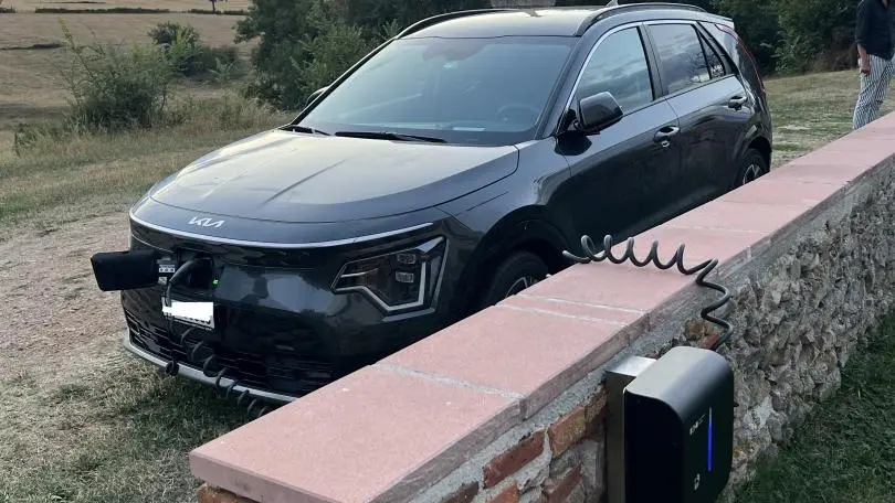 Borne de recharge au pied du gite