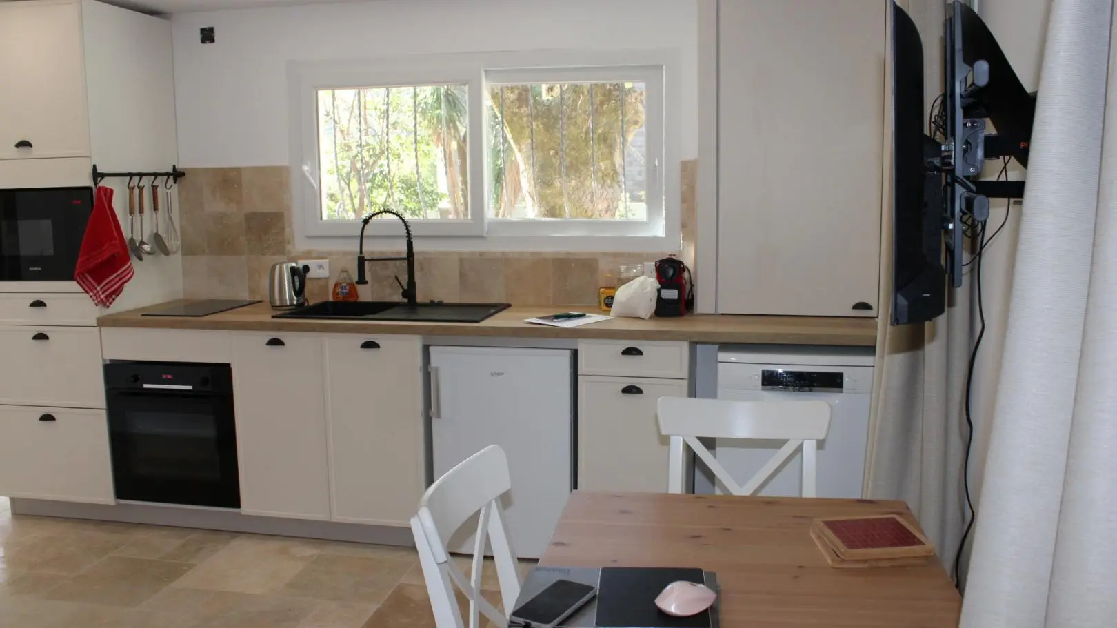 Gîte l'EnVie de Liberté- cuisine-Gîte de France Alpes-Maritimes