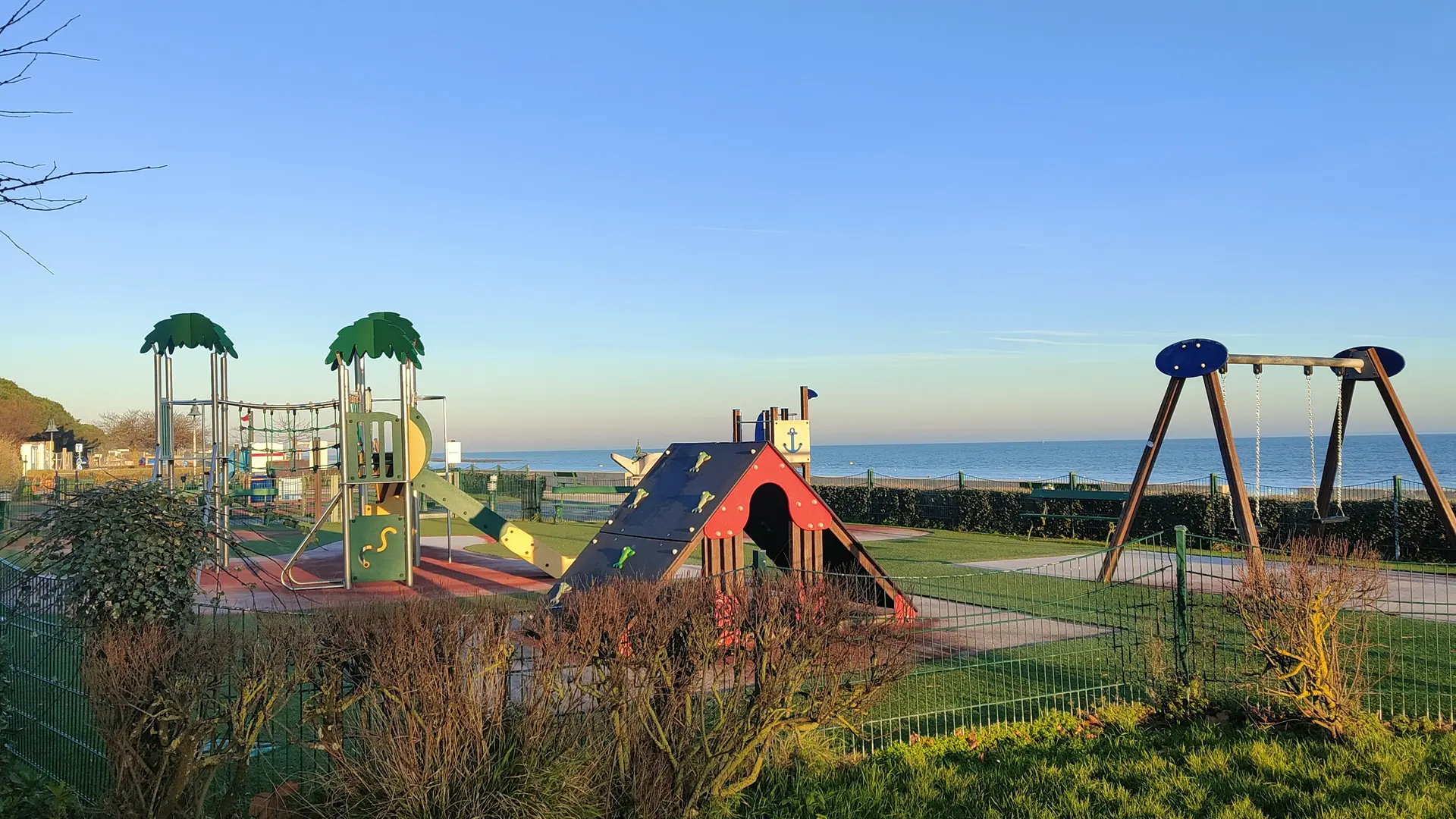 Aire de jeux 6 - 14 ans - Front de mer