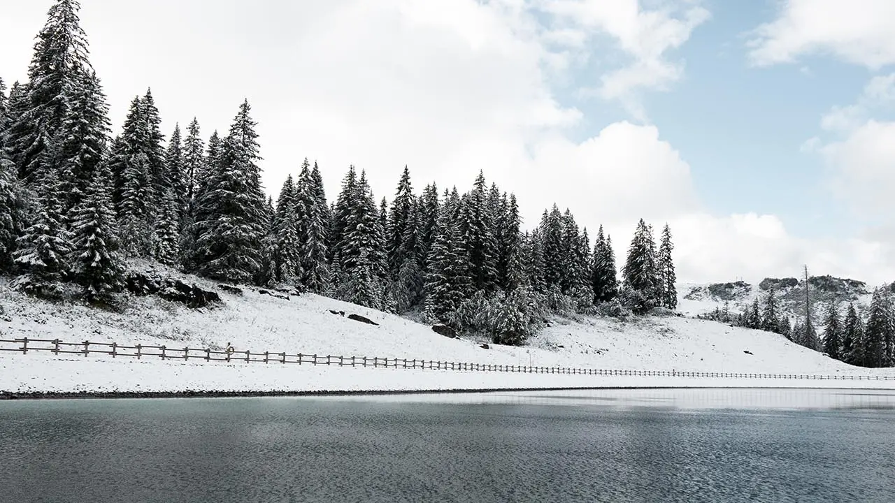 Le lac des Queysets en hiver