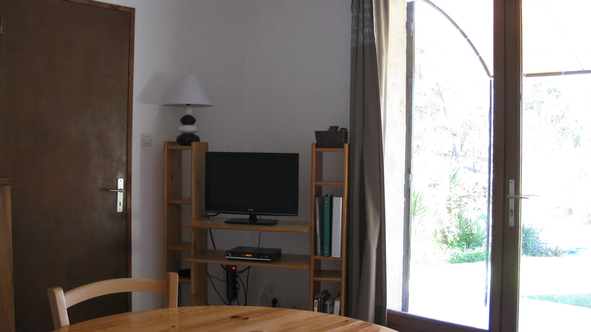 Mme Saey - luberon cotes sud, meublé de tourisme, villelaure