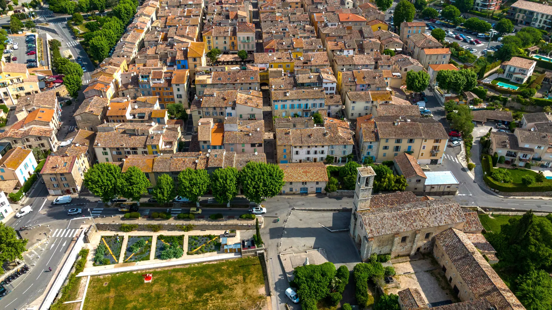 Village en damier et son abbaye chalaisienne