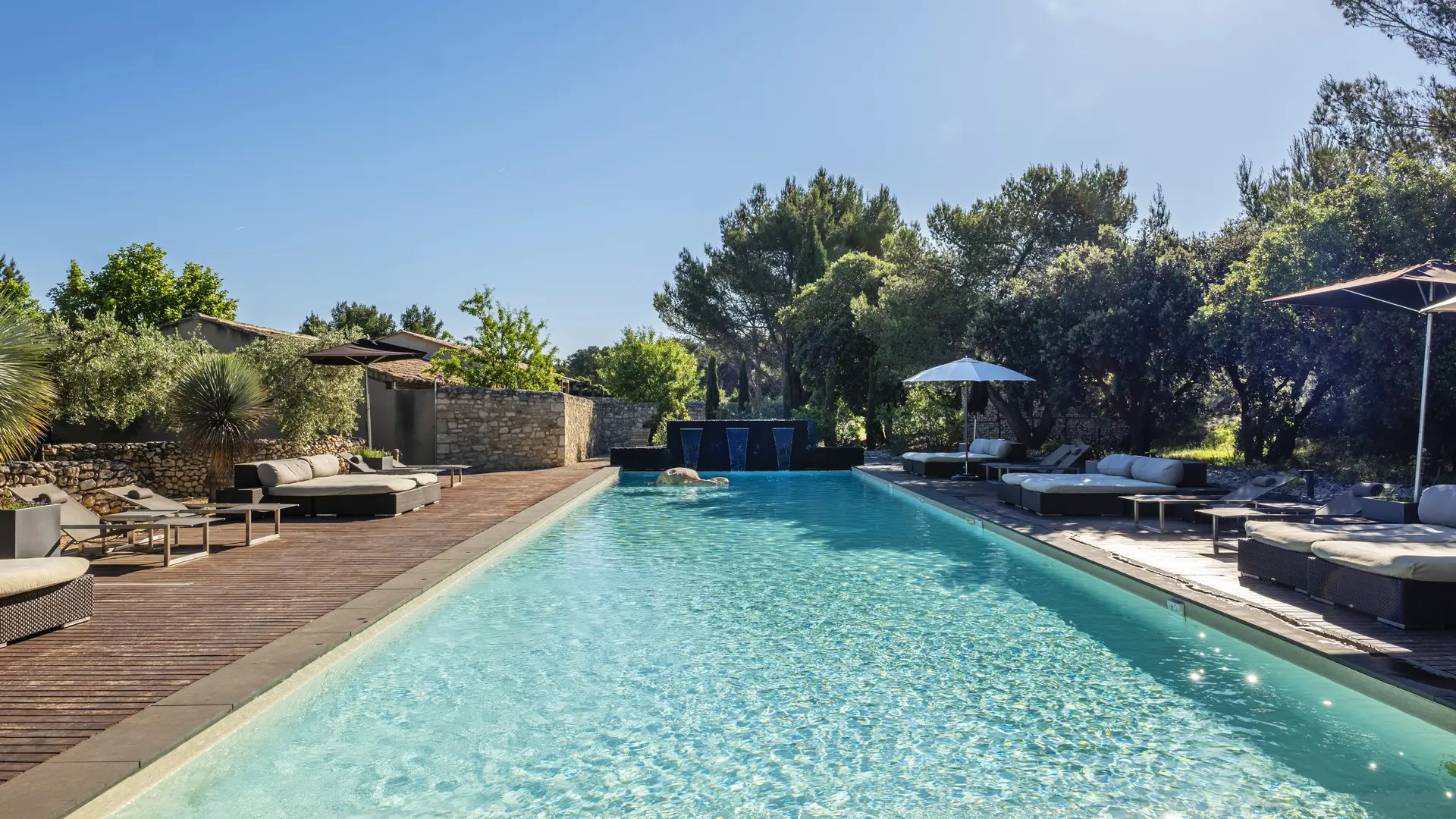 Domaine La Pierre Blanche_Eygalières_piscine