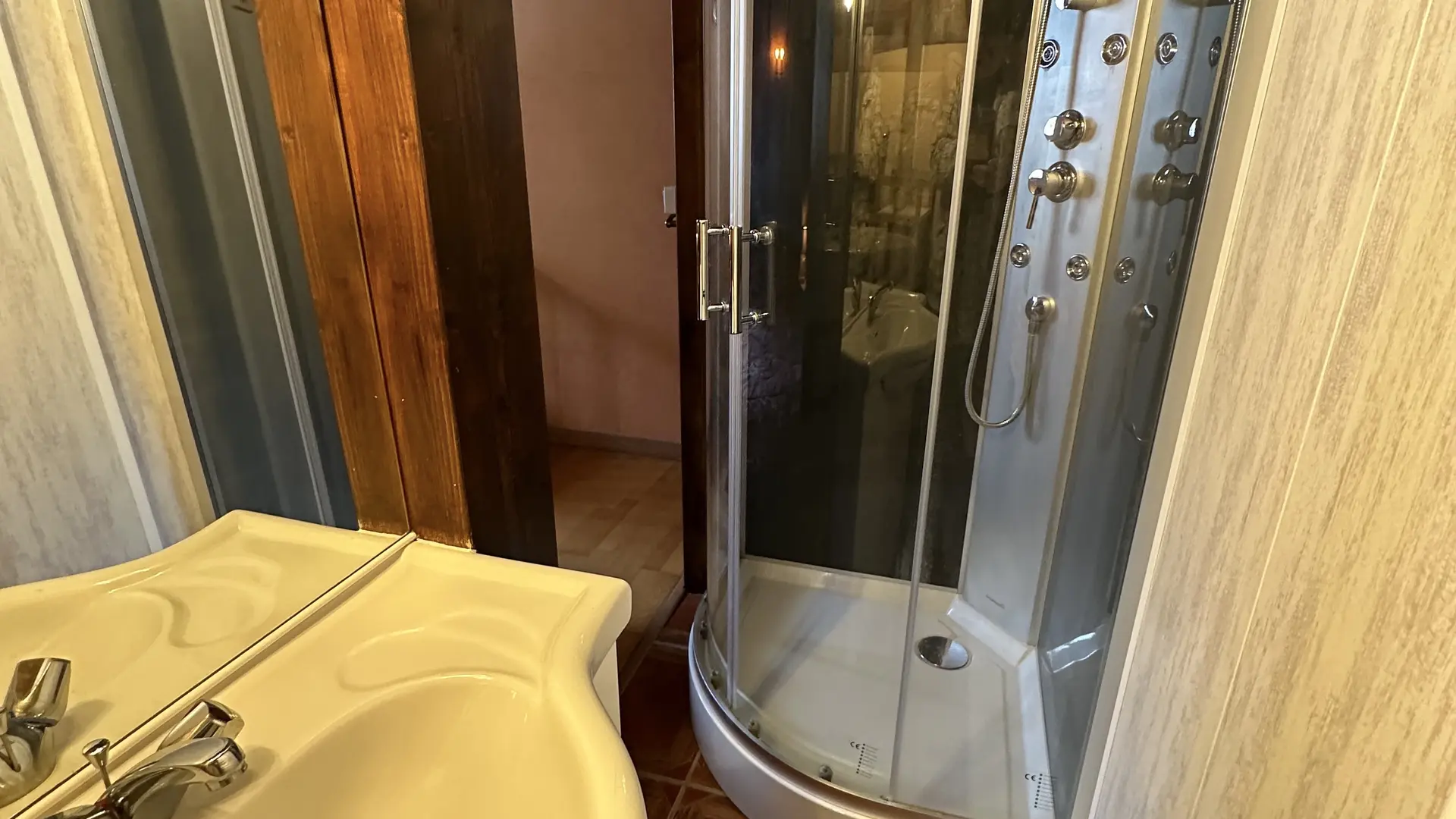 salle de douche chambre 5