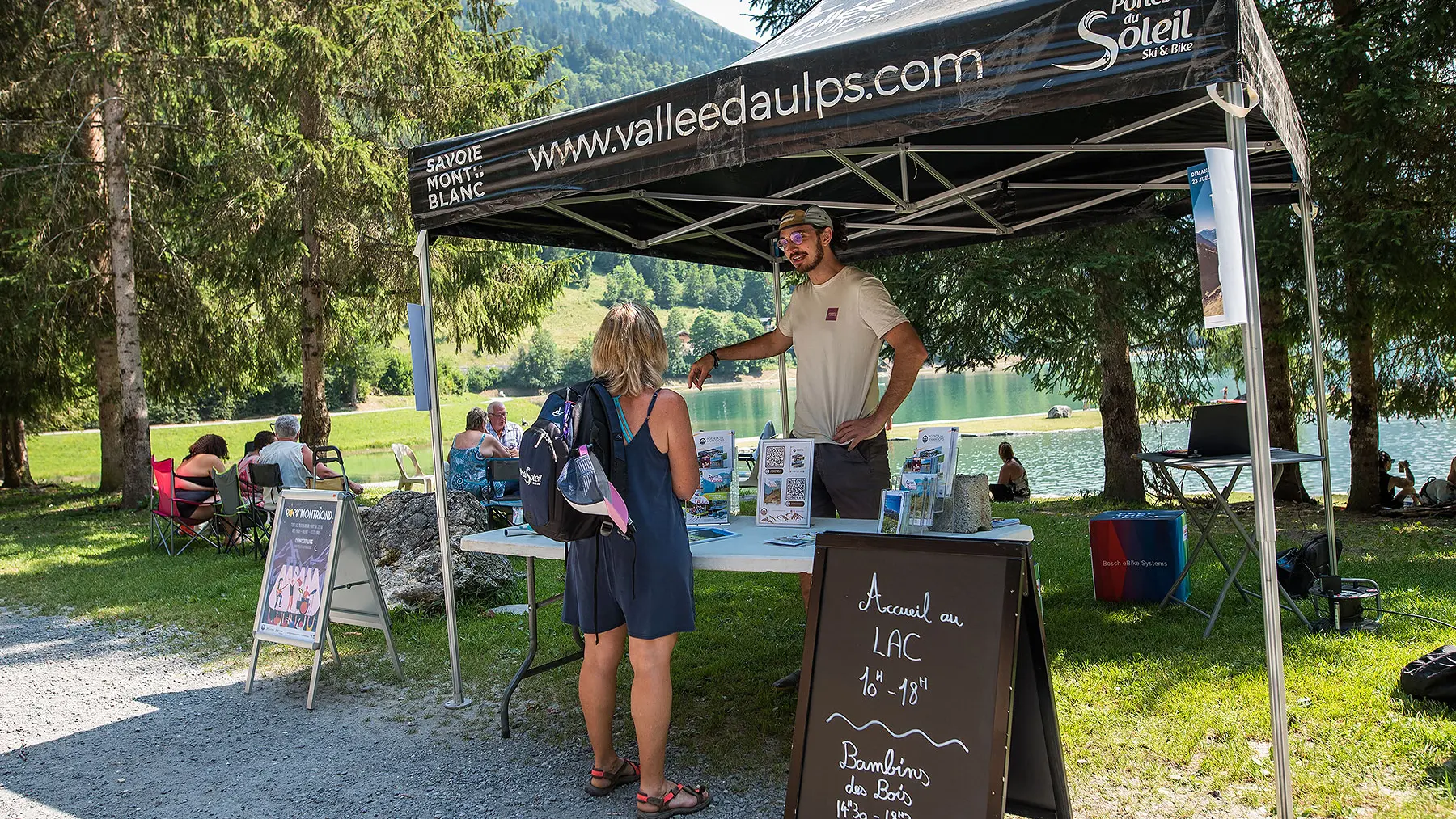 Point accueil au lac durant l'été