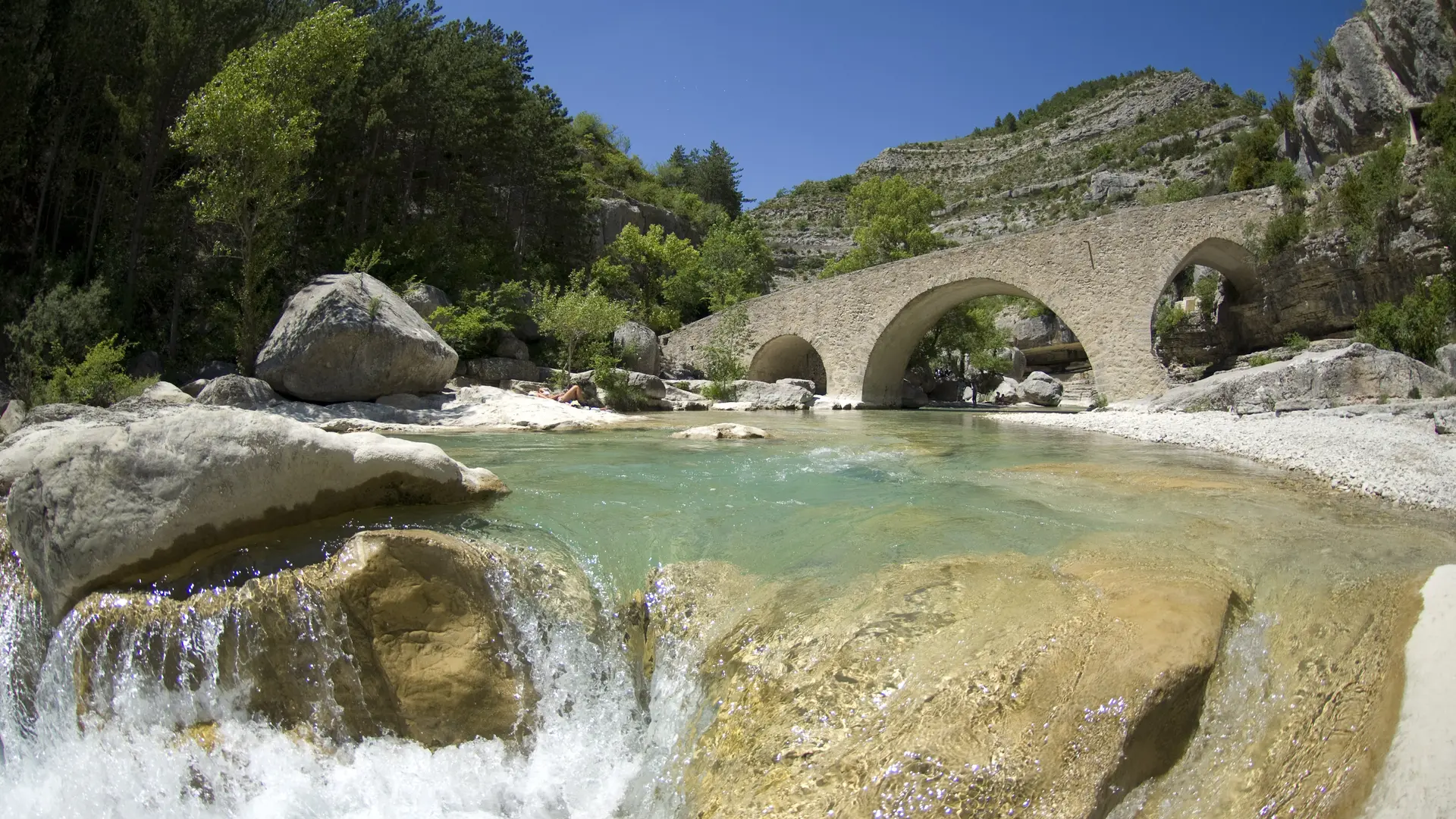 Pont médiéval de Châteauneuf-de-Chabre