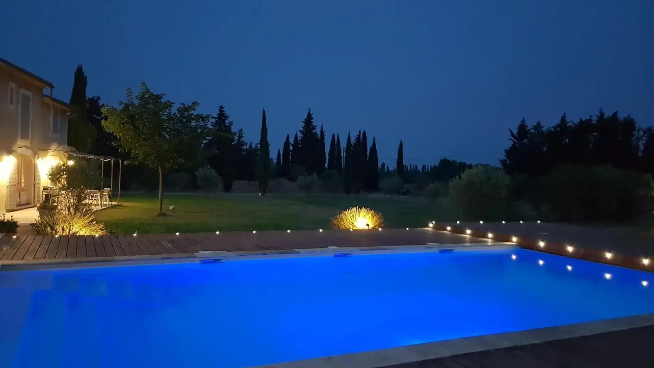 piscine la nuit