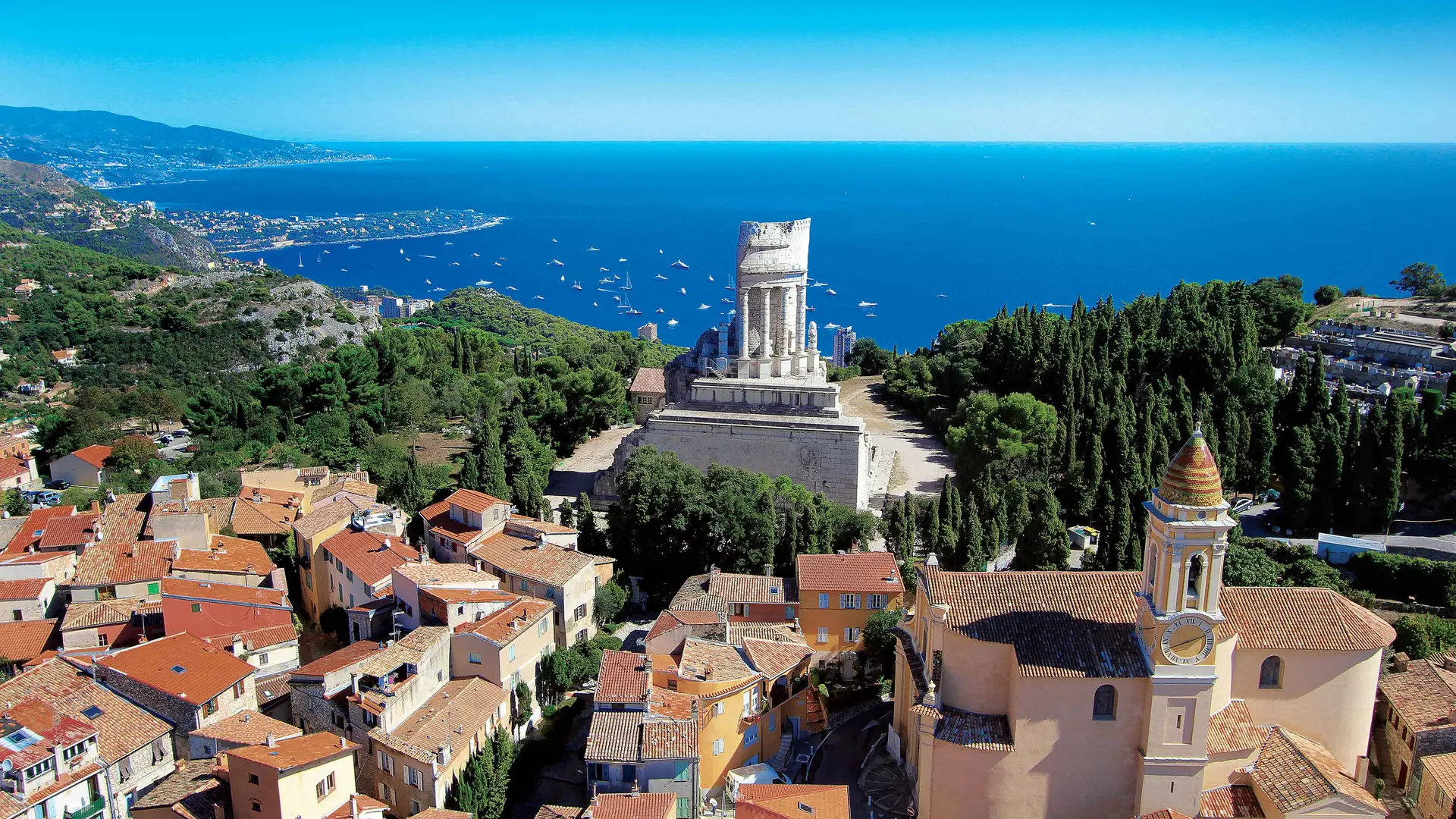 Vue sur le Trophée d'Auguste