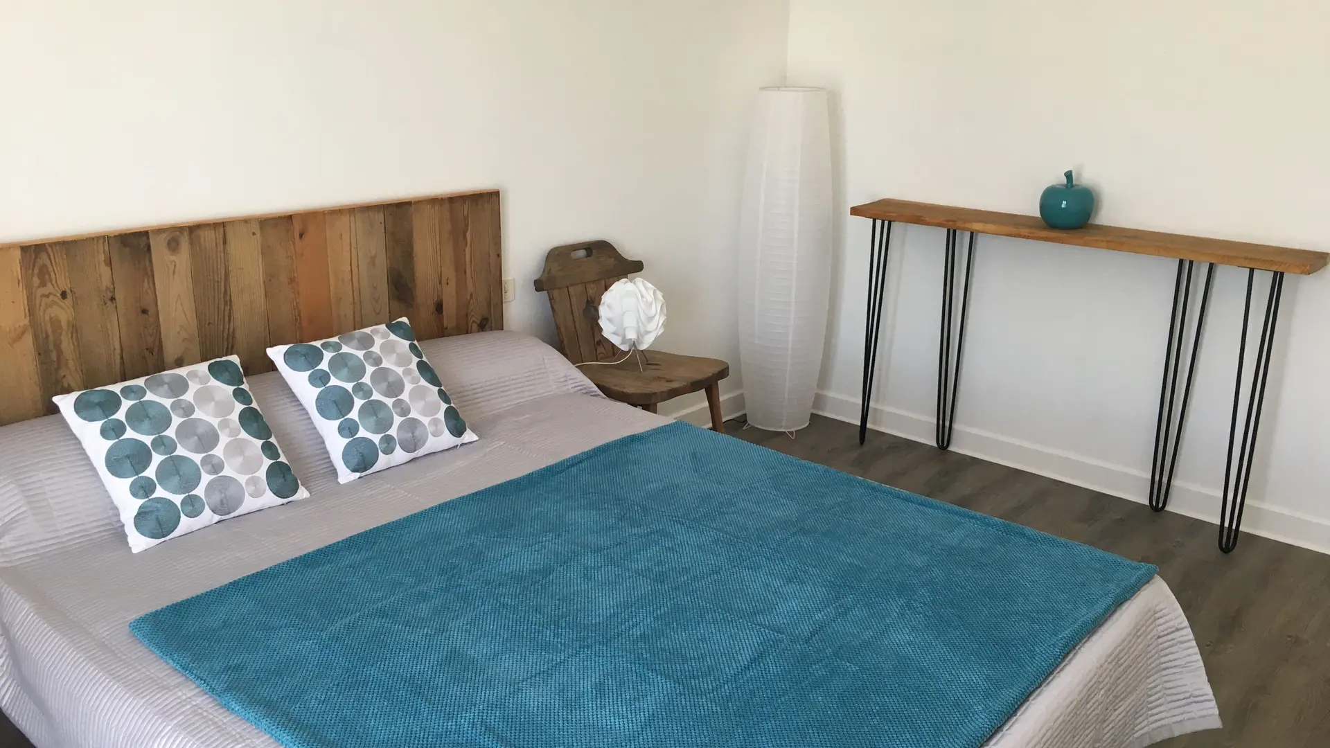 chambre bleue 1 lit 160TV, WIFI, balcon