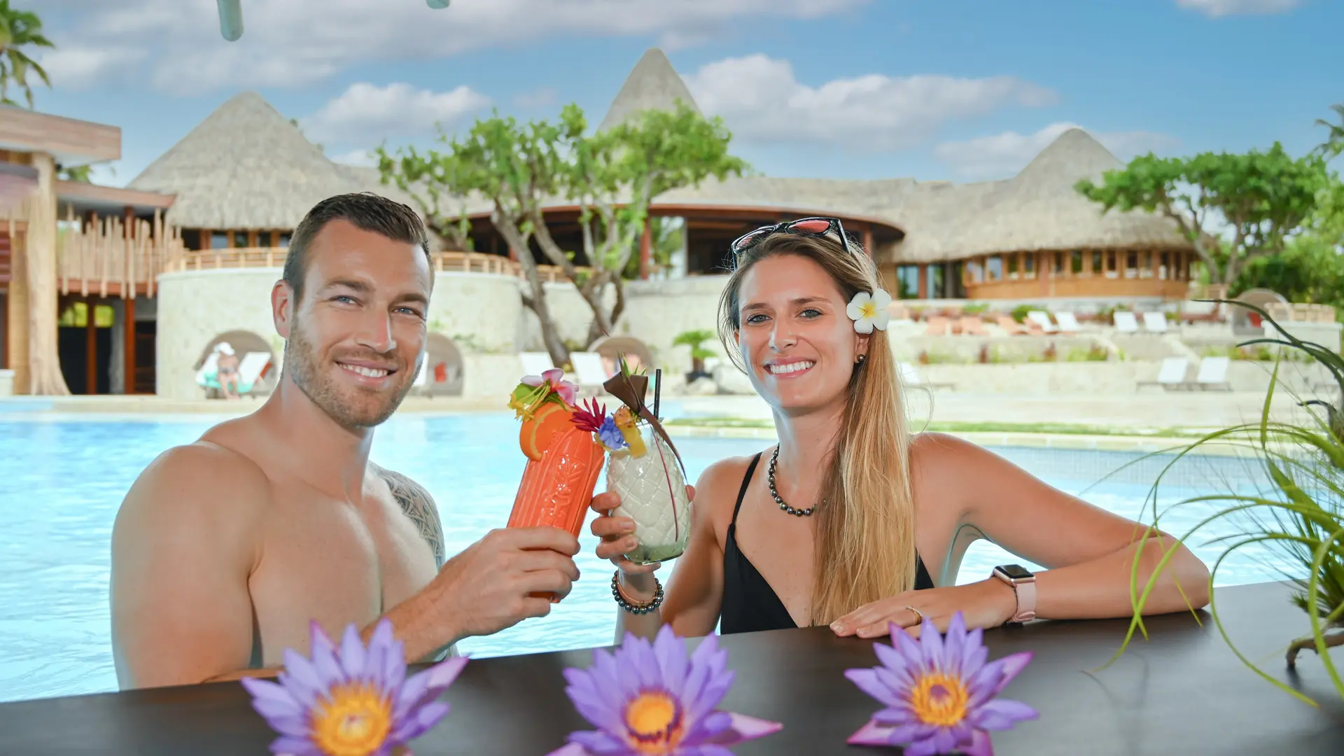 Pool bar 3 - Manuia Bar - Le Bora Bora By Pearl Resorts