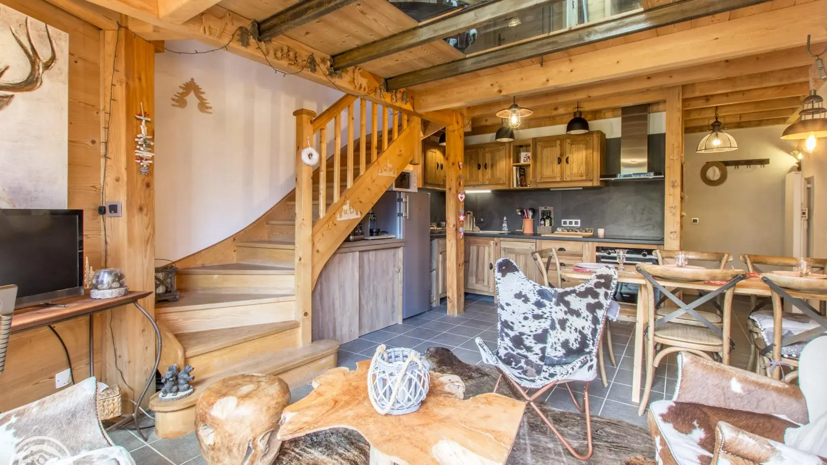 Escalier accédant à l'étage