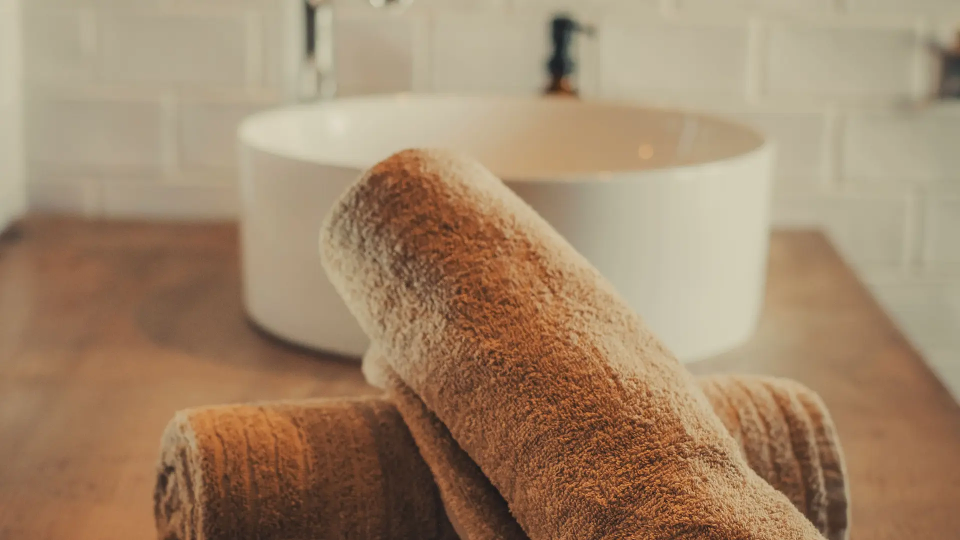 Gites les Pittoresques - La bignonette salle de bain avec vue sur Loire - vue de détail