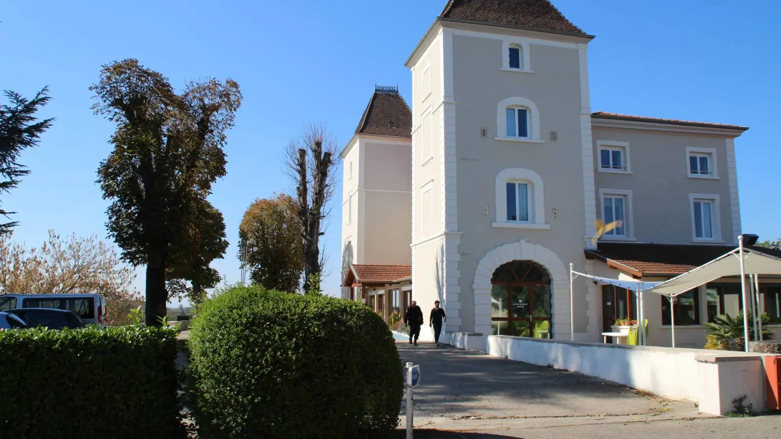 Vue extérieure du Domaine de Sainte-Croix