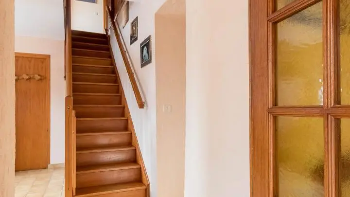 Escalier accès chambres