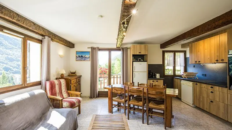 Gîte Les Cytises-Séjour/Cuisine-Saint-Étienne-de-Tinée-Gîtes de France des Alpes-Maritimes