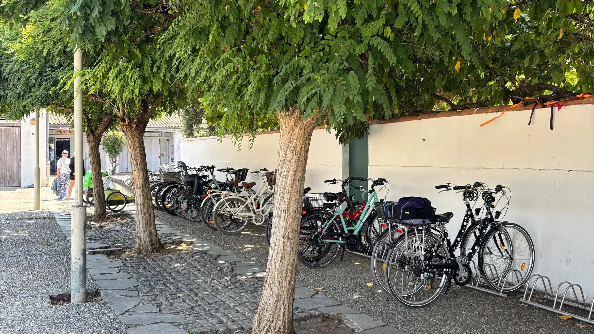 Parking vélo - Place du marché_Loix