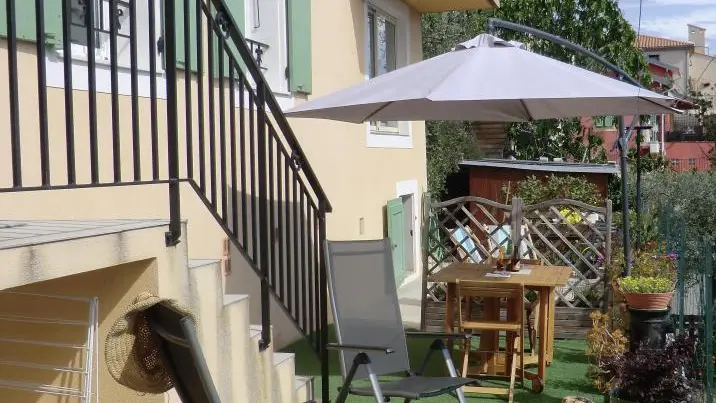 Terrasse privative .Gîte Magnolia à Colomars Gîtes de France Alpes-Maritimes
exposition EST