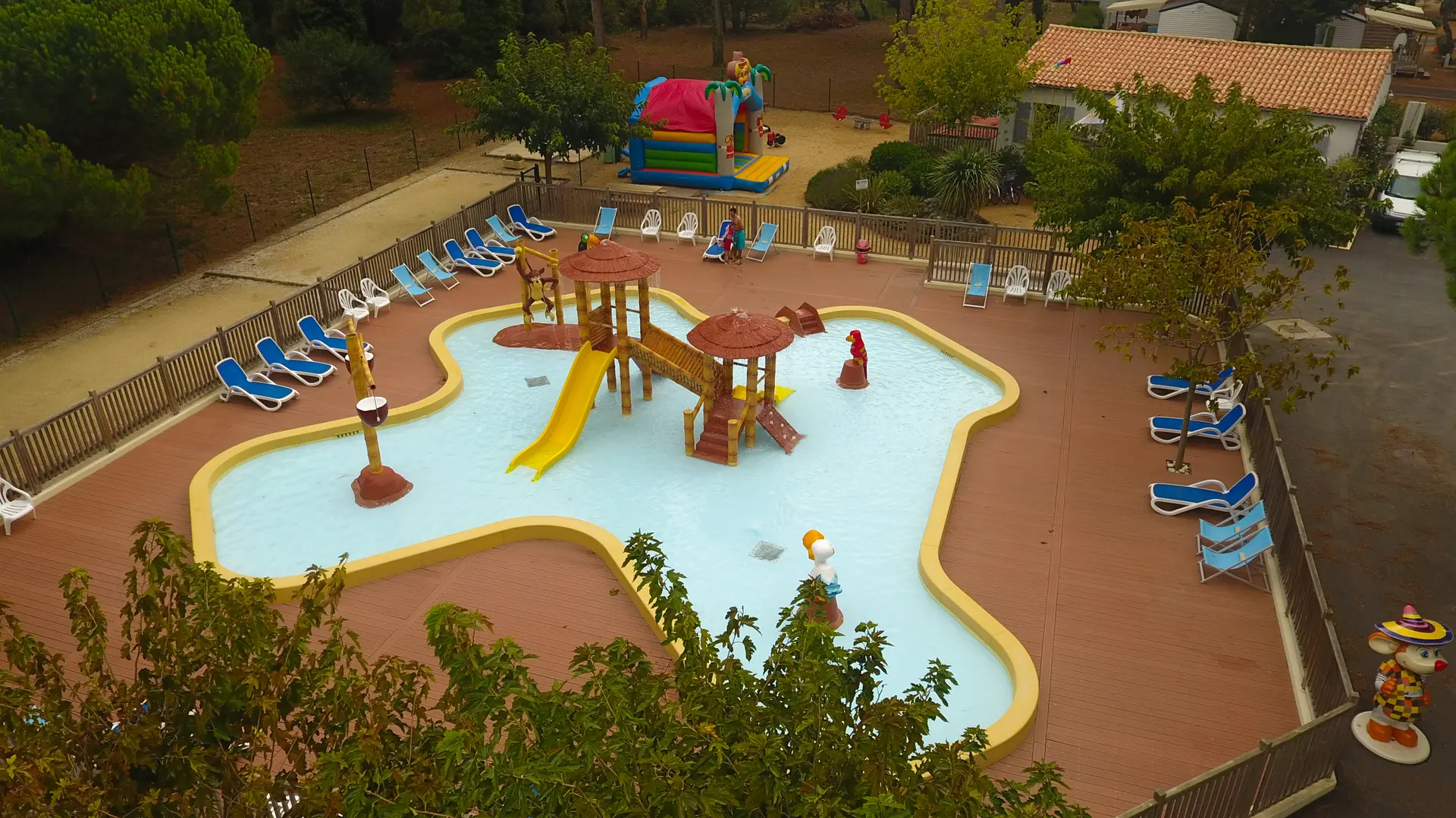 Vue aérienne piscine