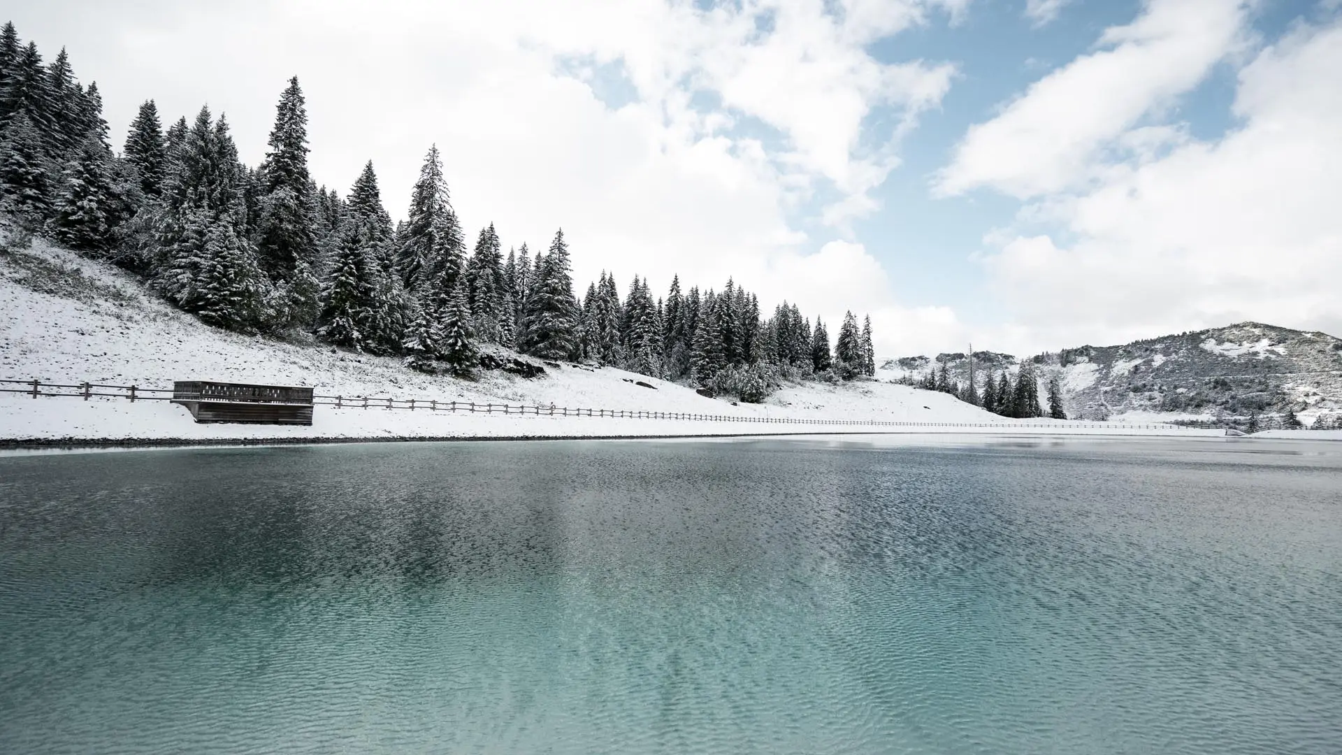 Le lac des Queysets en hiver
