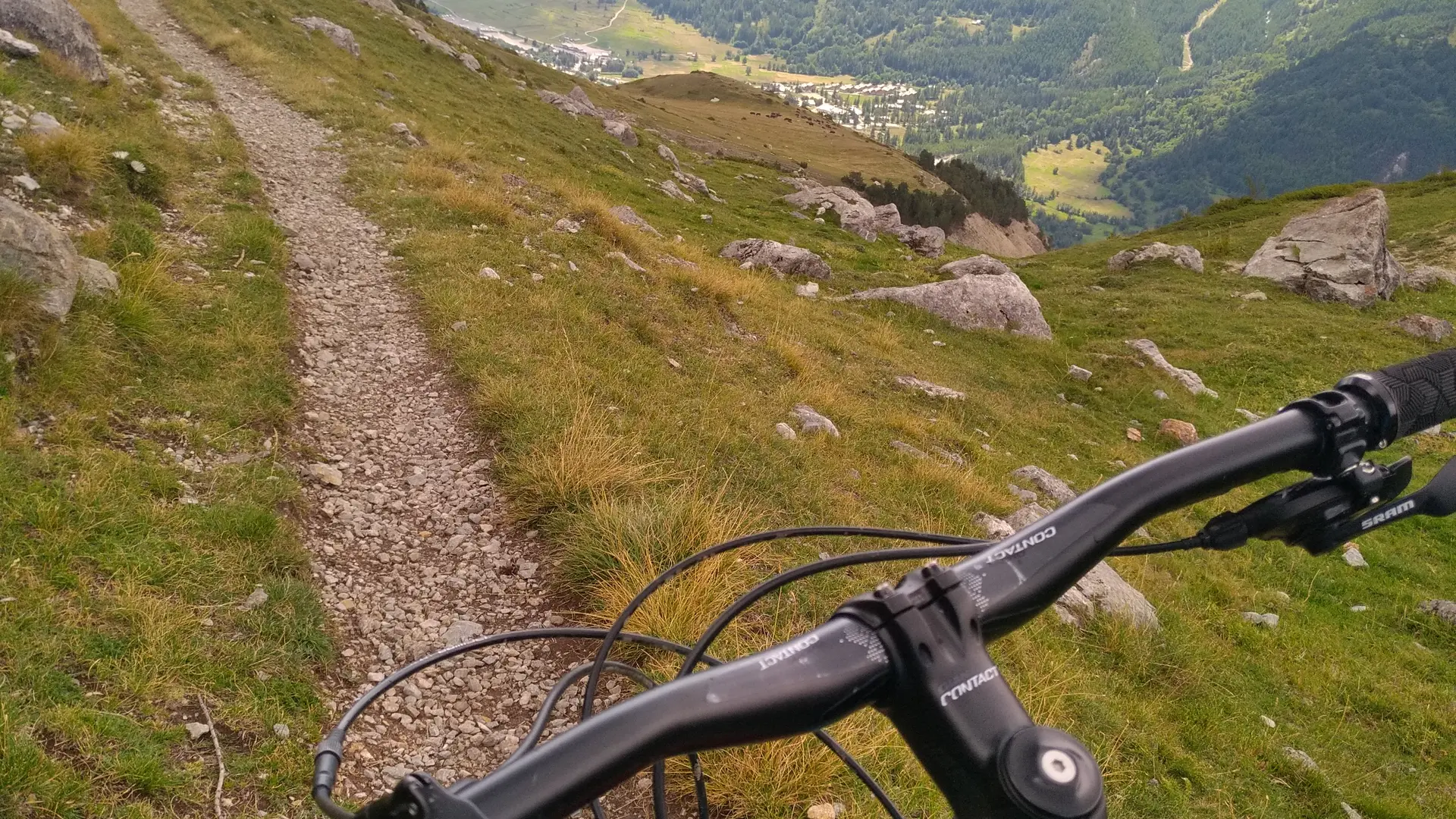 Superbe singletrack en balcon
