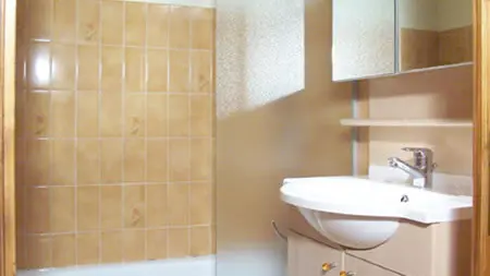 Sale de bain avec baignoire/Bathroom with a bath-Eperviere n°1-Le Grand-Bornand