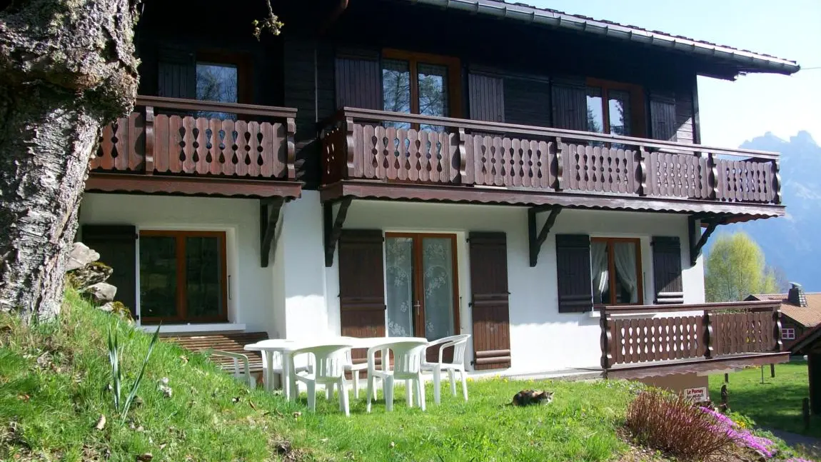 Vue chalet avec balcon