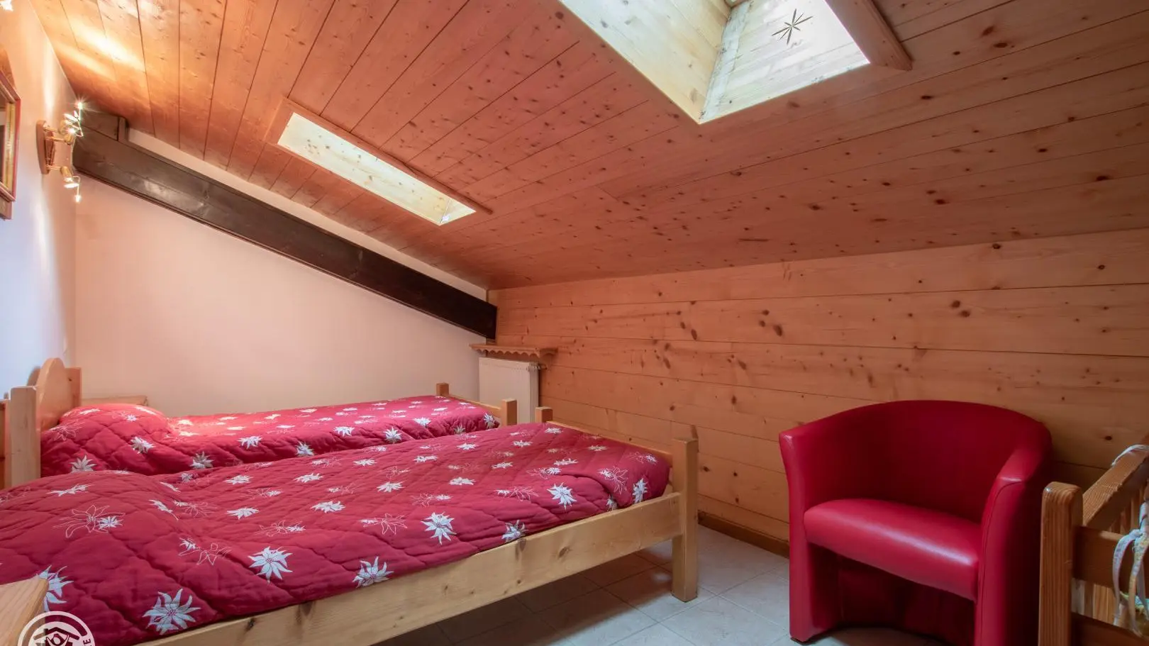 Chambre 4 avec 2 lits 90cm.
