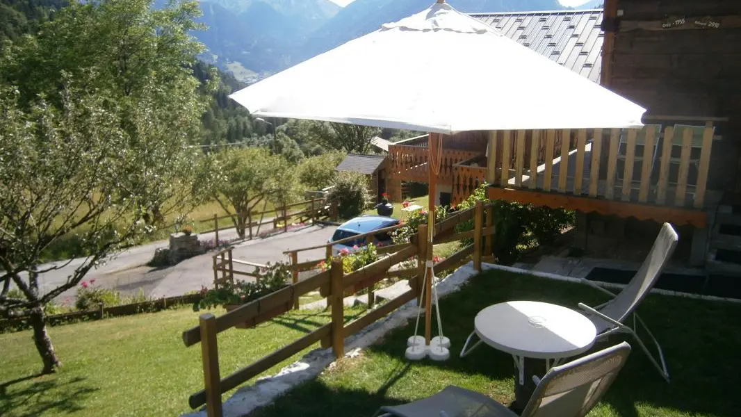 Vue sur le Roc d'Enfer et parking