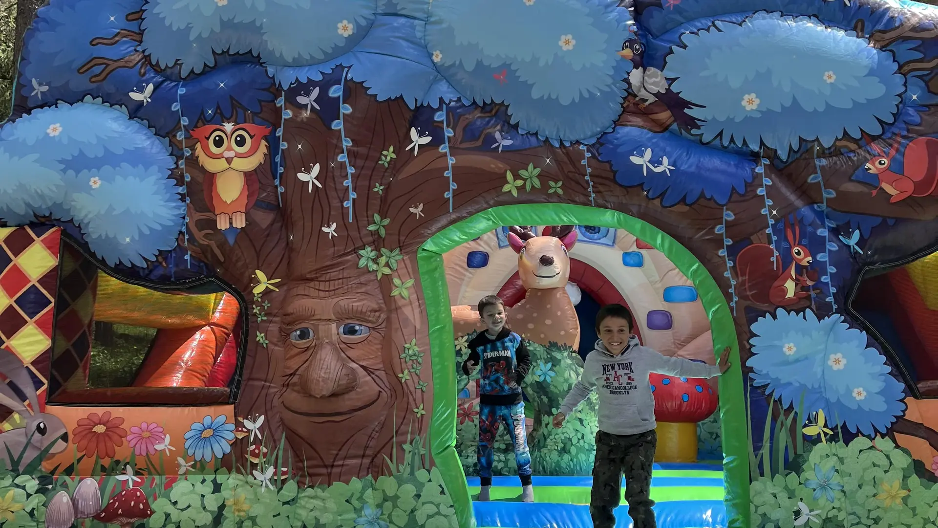 château gonflable au mini golf