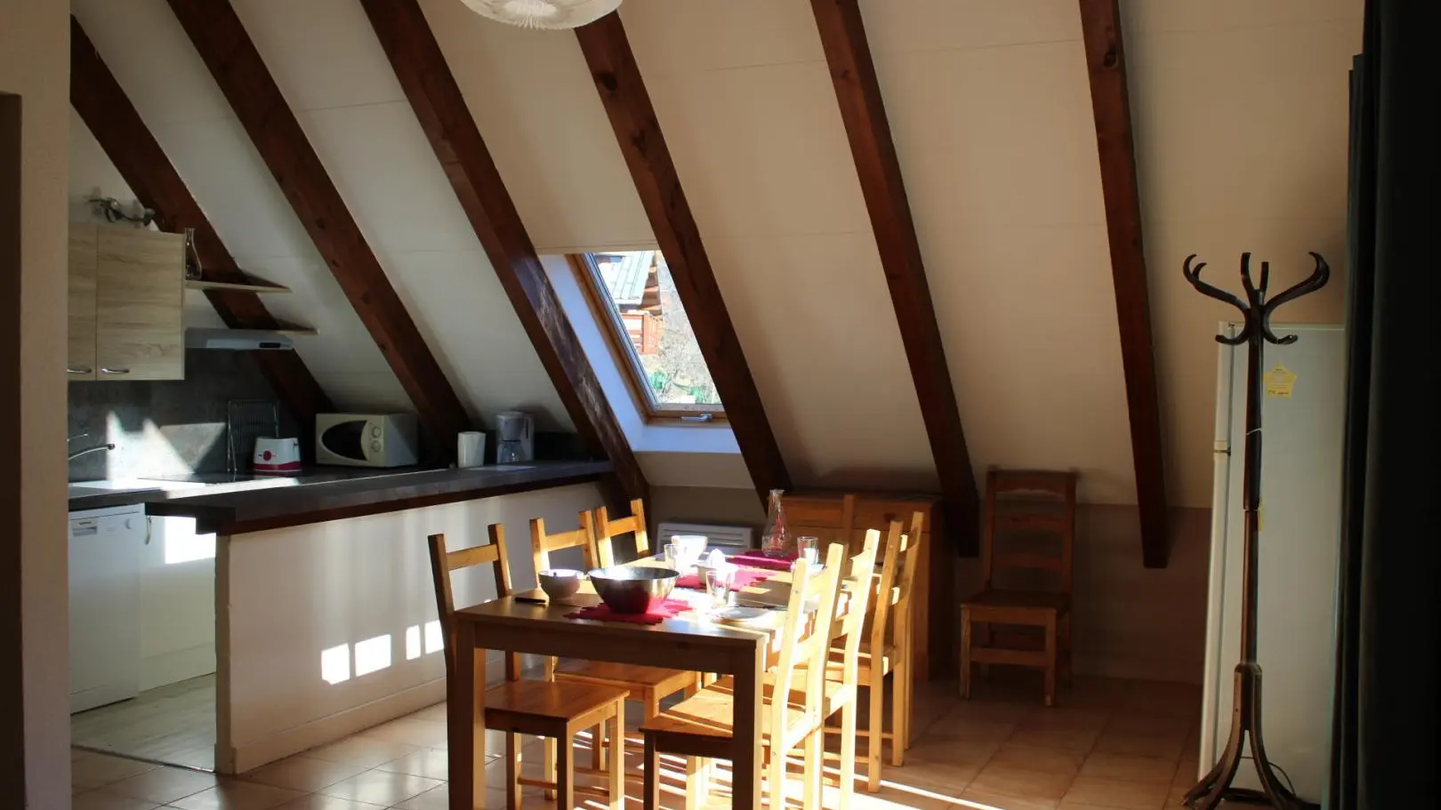 Les Bouquetins - Espace Repas Cuisine- Gîte station des Buisses Roubion - Gîtes de France Alpes-Maritimes