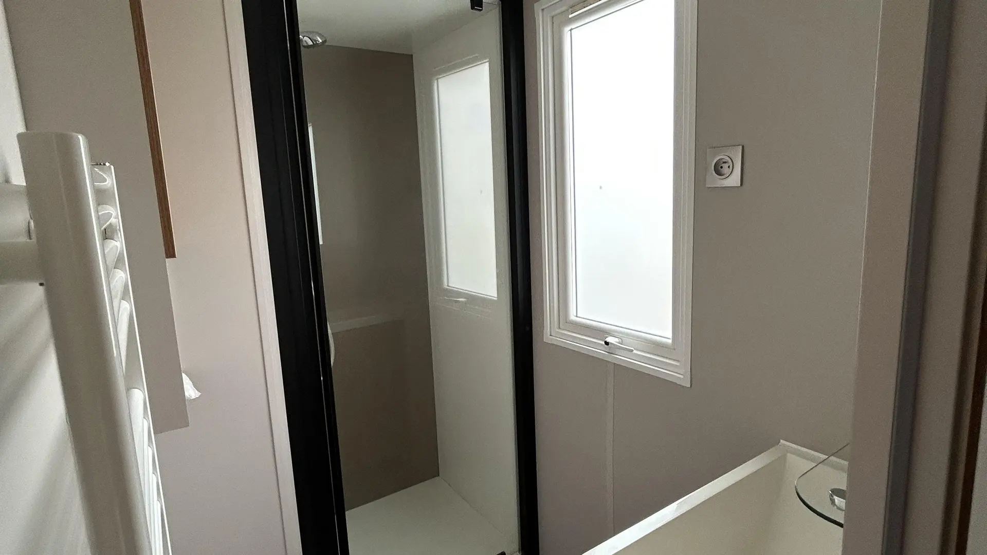 Intérieur - Salle de bain de mobil-home