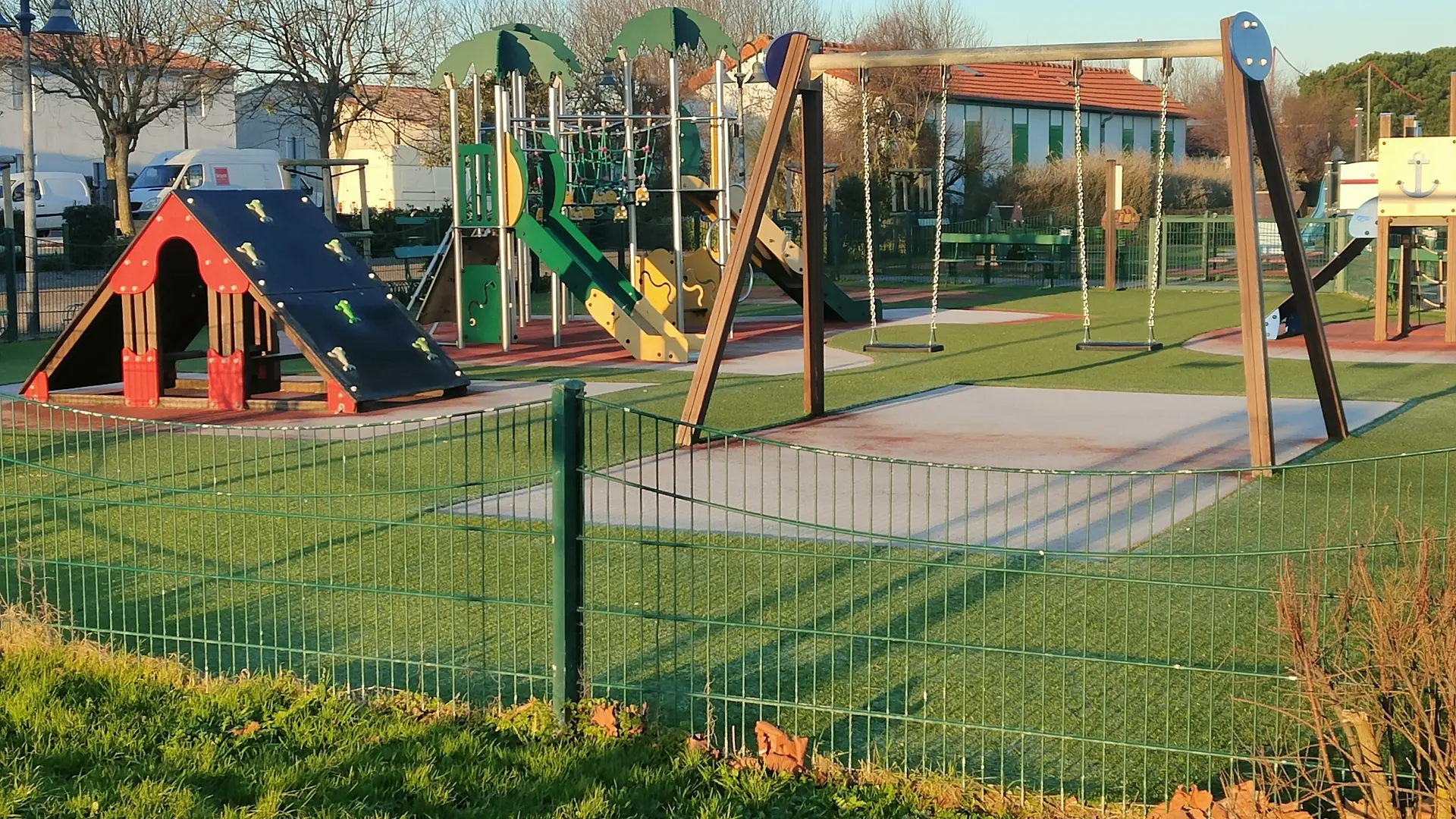 Aire de jeux 6 - 14 ans - Front de mer